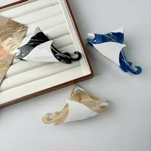 Manta Ray Shaped Acetate Hair Claw Clip Unique Sea Animal Marble Pattern Hair Styling Accessory For Women Hair Ornament