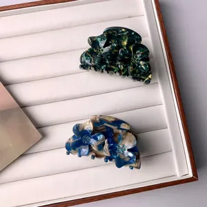 Pinces à cheveux élégantes en acétate avec motif fleur et texture marbrée