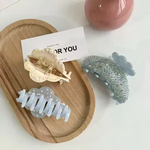 Pinces à cheveux en acétate chic avec perles et strass aux tons pastel élégants