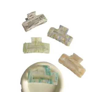 Set de 5 pinzas para el cabello de acetato jaspeado con diseño rectangular elegante