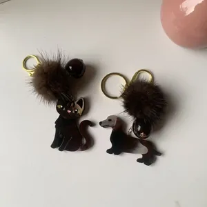 Mignon Porte-clés en Acétate Chat Chien Avec Pompon en Peluche Fermoir Mousqueton en Métal Doré Accessoire de Sac pour Femmes