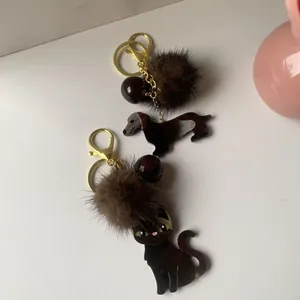 Porte-clés animaux mignons en acétate avec pompons en peluche pour sacs à main