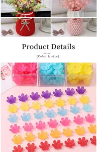 Nahaufnahme bunter Acryl-Blumenperlen für DIY-Schmuckherstellung in einer Box