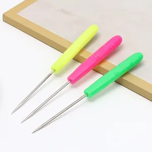 Lot de trois poinçons avec manches en plastique colorés pour couture et bricolage