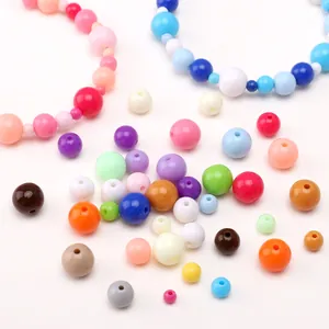 Assortimento di perle tonde in acrilico colorato per la creazione di gioielli fai da te