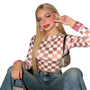 Long sleeve checkered crop top with high waist fit in white and brown knit pattern