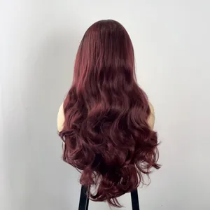 Vista trasera de peluca larga burdeos con ondas corporales naturales para mujer