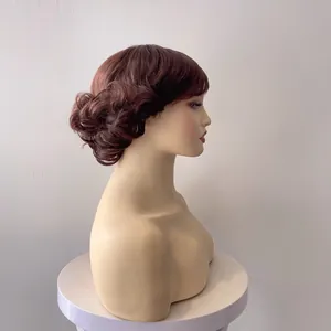 Vue latérale d'une perruque courte auburn foncé avec ondulations rétro classiques