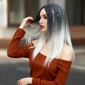 Parrucca lunga liscia con sfumatura nero-bianco e fermaglio per capelli a croce d'argento
