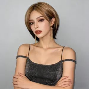 Damen Kurz Gerade Bob Perücke Ombre Blond Synthetische Hitzebeständige Faser Natürliches Aussehen Maschinell Gefertigte Perücke