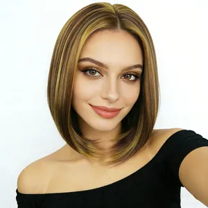 Parrucca bob corta marrone con colpi di sole biondi e riga centrale elegante