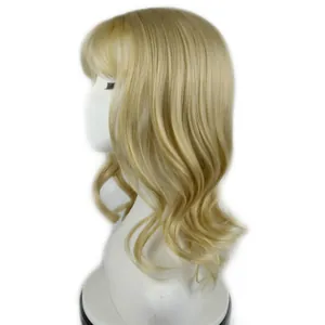 Lange golvende synthetische pruik in lichtblond met pony op etalagepop, schouderlengte