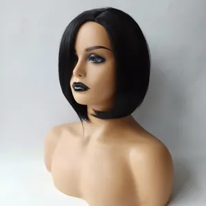 Vue détaillée de la perruque Bob lisse en fibres synthétiques noires avec raie latérale