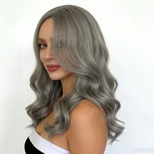 Perruque longue ondulée gris argenté pour femme avec raie au milieu et boucles soyeuses