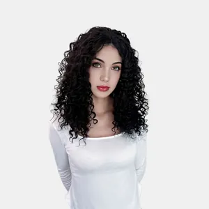 Detail van zwarte krullende pruik met dichte afro-krullen en natuurlijk volume voor dames