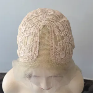 Detalle de la gorra de peluca de encaje transpirable con malla fina y diseño en U