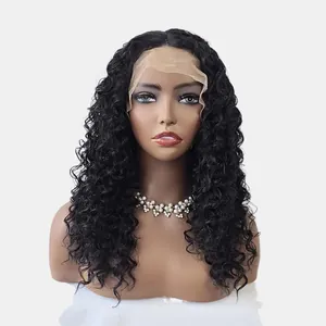 Detail van synthetische deep wave pruik met lace front en een natuurlijke haarlijn