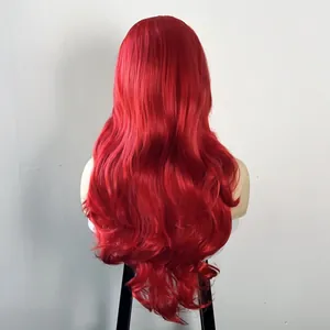 Vue arrière d'une perruque de cosplay rouge longue et ondulée en fibre synthétique