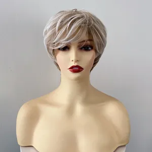 Perruque courte dégradée en blond cendré synthétique avec cheveux lisses texturés