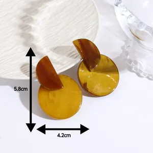 Schicke geometrische Acryl-Ohrringe im Bernstein-Braun-Kontrastdesign, 5,8 cm lang