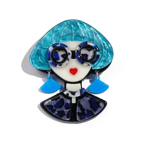 Spilla ritratto retrò in acrilico con capelli blu glitterati e occhiali leopardati donna