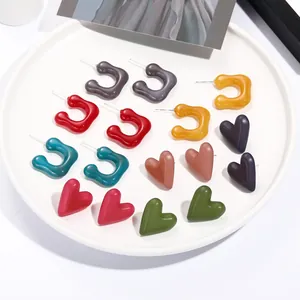 Orecchini a Bottone in Acrilico Colorato a Cuore Forma di C e Stella Con Perno in Acciaio Gioielli Moda Donna