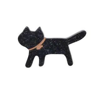 Simpatica spilla gatto in acrilico nero con glitter dorati e motivo a trama marmorea