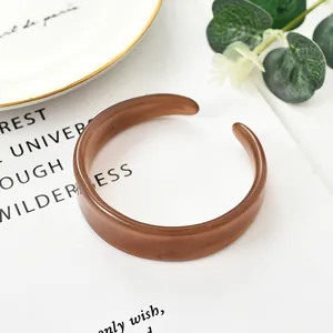 Bracciale a Polsino a C in Acrilico Vintage Minimalista in Resina Aperto per Donna Stile Etnico Gioielli Geometrici Semitrasparenti