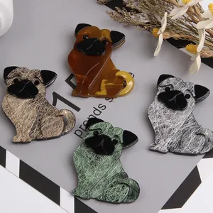 Trendige Mops-Broschen aus Acryl in vier Farben wie Bernstein und Metallic-Grau