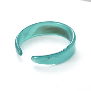 Bracciale rigido a C vintage in acrilico turchese traslucido con trame marroni