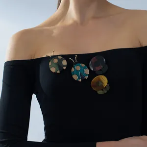 Broche Coccinelle en Acrylique Vintage pour Femmes Mignonne Texture Marbre Forme Animale Broche Dorée Bijoux de Mode Cadeau