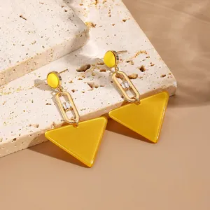 Boucles d'oreilles élégantes en acrylique jaune avec pendentifs triangles et strass
