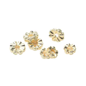 18K vergoldete 5-Blatt-Blumen-Abstandshalter für DIY-Schmuckherstellung und Armbänder