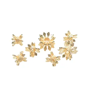 Capuchones de perlas en forma de flor bañados en oro 18K para bisutería artesanal