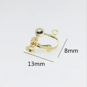 Dettaglio delle clip per orecchi a vite da 13mm per la conversione di orecchini fai da te
