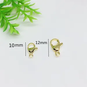Detailansicht der 10mm und 12mm 18k vergoldeten Karabinerverschlüsse aus Edelstahl