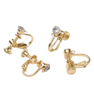 Gouden schroefoorbel converter voor oren zonder gaatjes met glanzende 4mm zirkonia steentjes