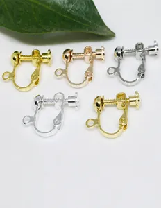 Dettaglio dei convertitori per orecchini a clip regolabili placcati in oro 18K per fai da te