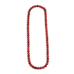 Collar largo de cuentas redondas de piedra sintética roja oscura con vetas negras
