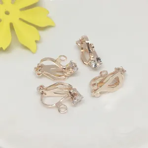 Clips de oreja triangulares oro rosa con circón 4mm para pendientes sin agujeros