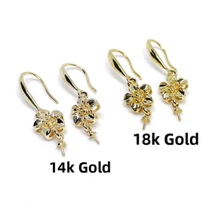 Detalle de ganchos para pendientes de flor en oro de 14K y 18K para creación de joyas DIY