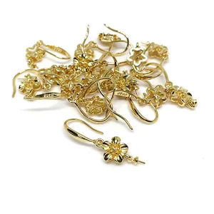 Detail von 14K vergoldeten S925 Silber Ohrhaken mit Blumen für DIY Schmuckherstellung