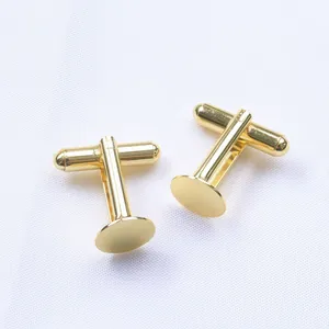 Gros plan de bases de boutons de manchette ronds dorés 14K avec fermoir en T pour bijoux DIY