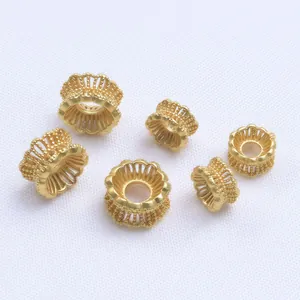 Vista detallada de cuentas espaciadoras de corona hueca para pulseras de oro DIY