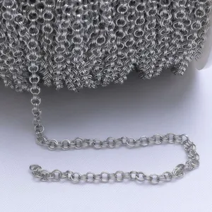 Nahaufnahme der glänzenden silbernen 14k Gold-Filled O-Ketten für DIY-Schmuckherstellung