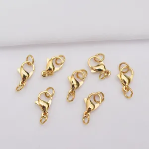 Detailansicht von sieben 24k gold vakuumversiegelten Karabinerverschlüssen für DIY-Schmuck