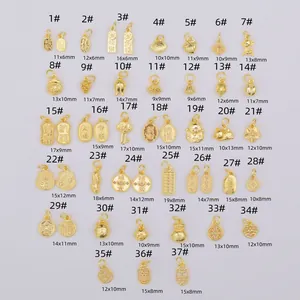 Auswahl von 37 vergoldeten 14k Anhängern mit traditionellen Motiven für DIY-Schmuck