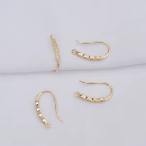 Set van vier 14k vergulde messing oorhaken met micro-pave zirkonia accenten voor sieraden