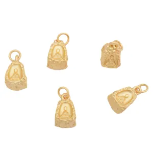 Cinq pendentifs Bouddha dorés mats pour la fabrication de bijoux DIY avec finition en or sable