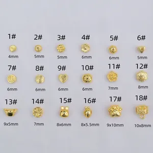 Varietà di perline distanziatrici placcate in oro 14k a forma di fiori e cuori per gioielli DIY